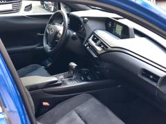 Автомобиль Lexus UX 200 для аренды в Монпелье